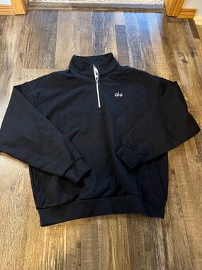 ALO Yoga Men's Black Half-Zip Pullover with White Zip Trim